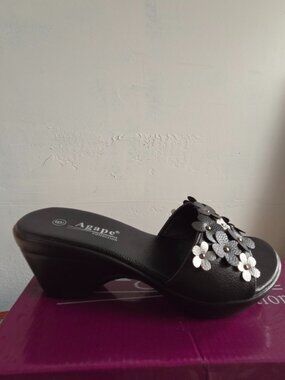 Agape Collection PROPET-65 sandals, Sz 6